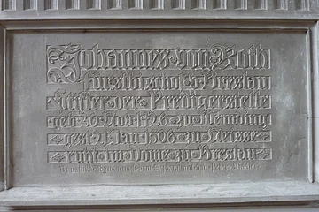 Tafel zu Ehren Johannes von Roth (Stadtpfarrkirche St. Emmeram)
