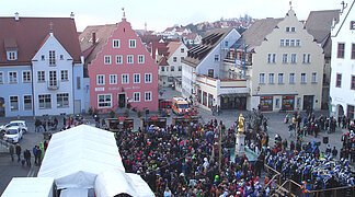 Faschingstreiben auf dem historischen Marktplatz