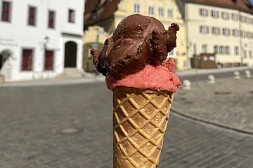 Eis am Marktplatz Wemding