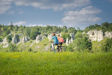 Radfahrer bei den 12 Apostel Solnhofen